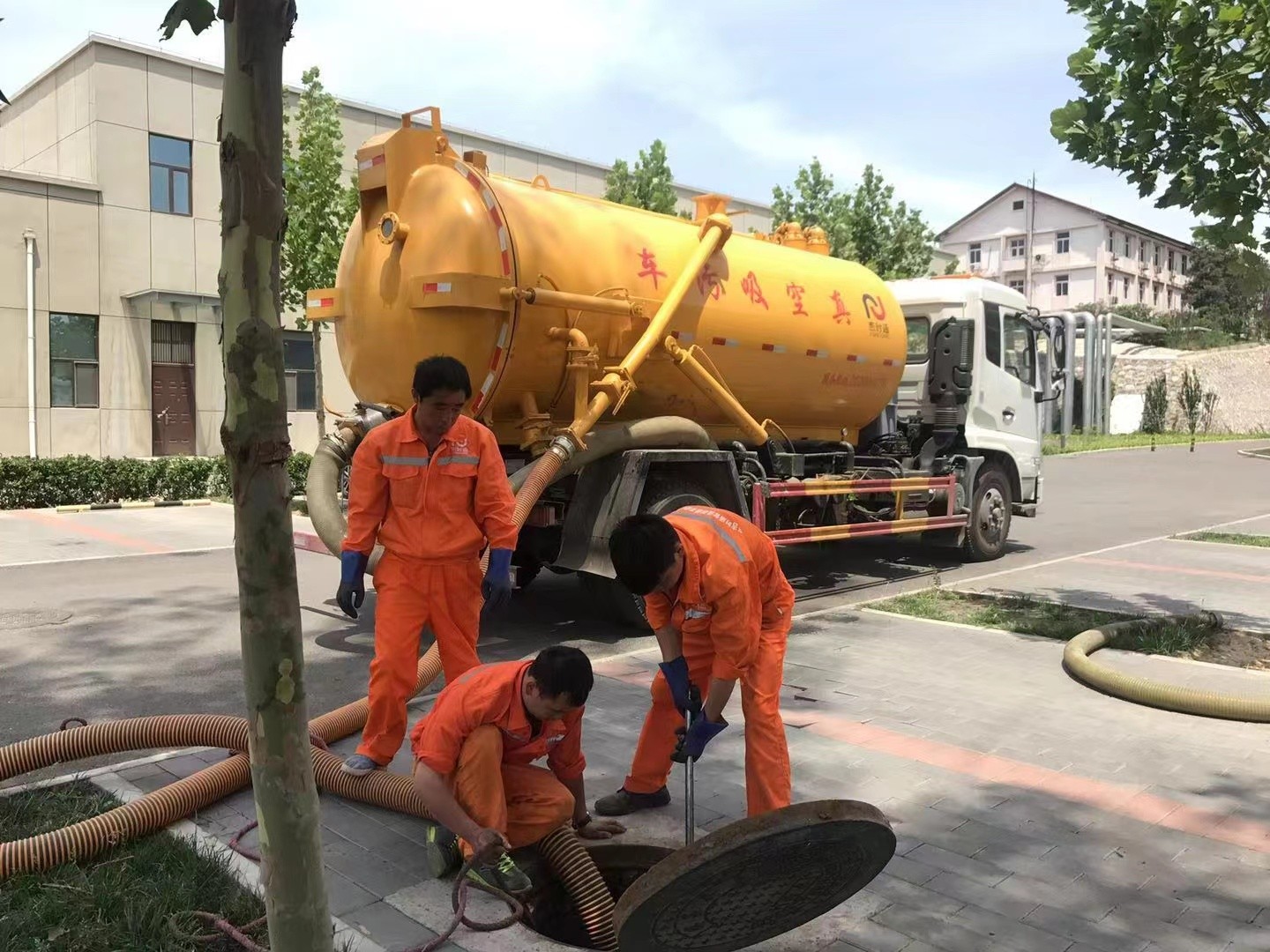 铁力化粪池清理与5-8吨吸粪车施工效率分析